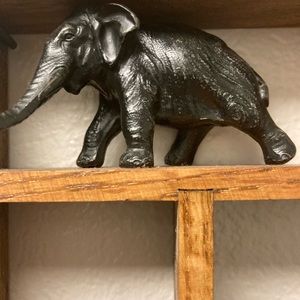 2 metal figuirines  elephant and two dogs